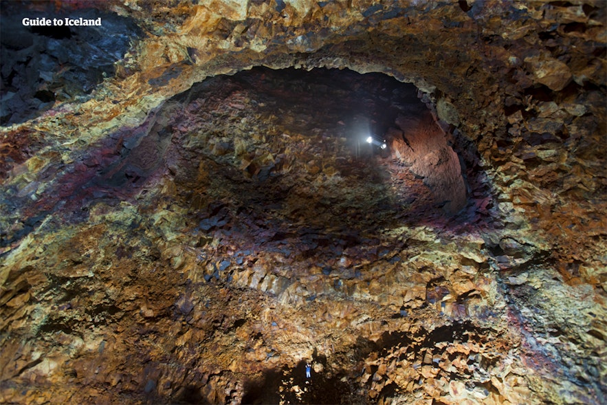 斯瑞努卡基古火山（Þríhnúkagígur）的岩浆房内部令人震撼。