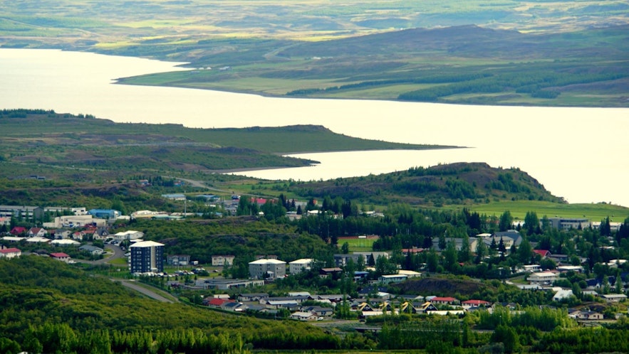 에질스타디르는 아이슬란드 동부의 라가르플요트 강 유역에 있는 마을입니다.