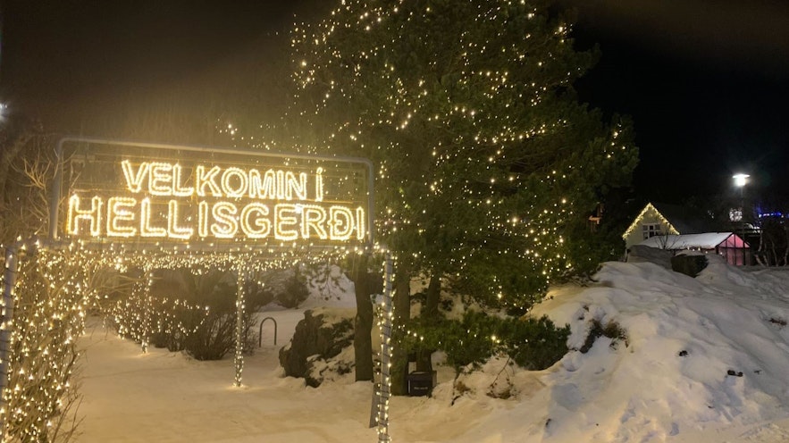 圣诞节期间，Hellisgerdi公园变成了一个美丽的圣诞童话世界。