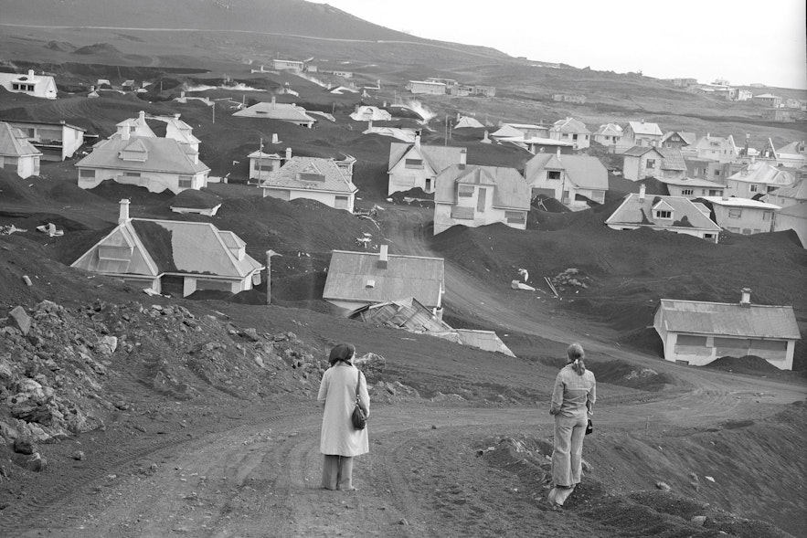 1973年的火山喷发对Vestmannaeyjar造成了巨大的破坏，许多房屋被摧毁。
