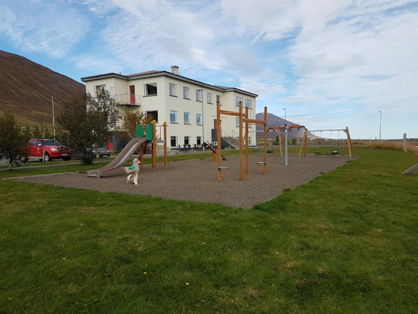 Husabakki Guesthouse boasts an idyllic rural location on the Trollaskagi Peninsula and has an outdoor playground for children.