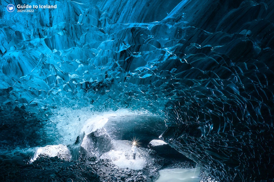 冬季在冰岛探索冰洞将会是一次难忘的经历