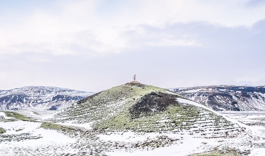 2月のアイスランドでアウトドアを楽しむなら、あらゆる天気に備えよう。