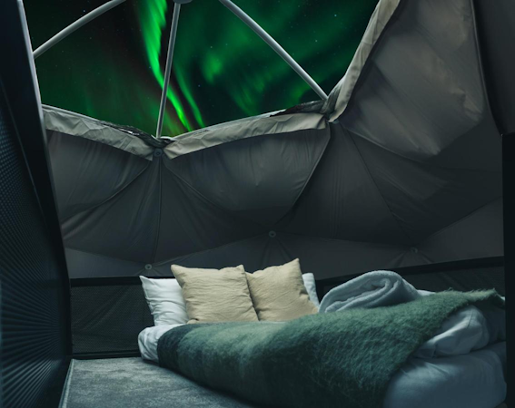 Golden Circle Domes has a skylight for stargazing and northern lights viewing.