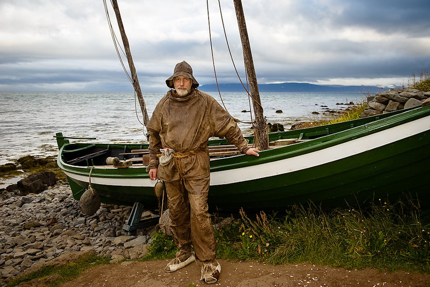 Icelandic sailors would wear special animal skin clothing kown as "skinnklæði"