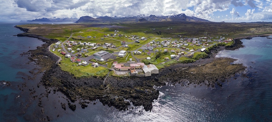 Wioska Hellissandur znajduje się tuż obok Parku Narodowego Snaefellsjokull.