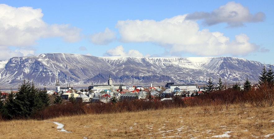 Der Berg Esja und Reykjavík, Island