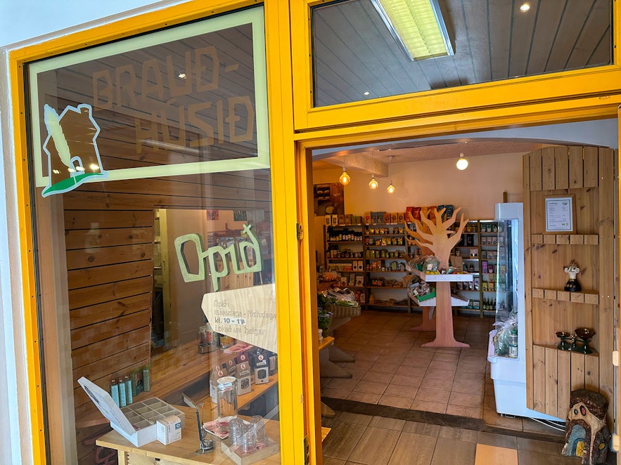 Braudhusid is a speciality bakery in Reykjavik, focusing on whole wheat organic sourdough bread