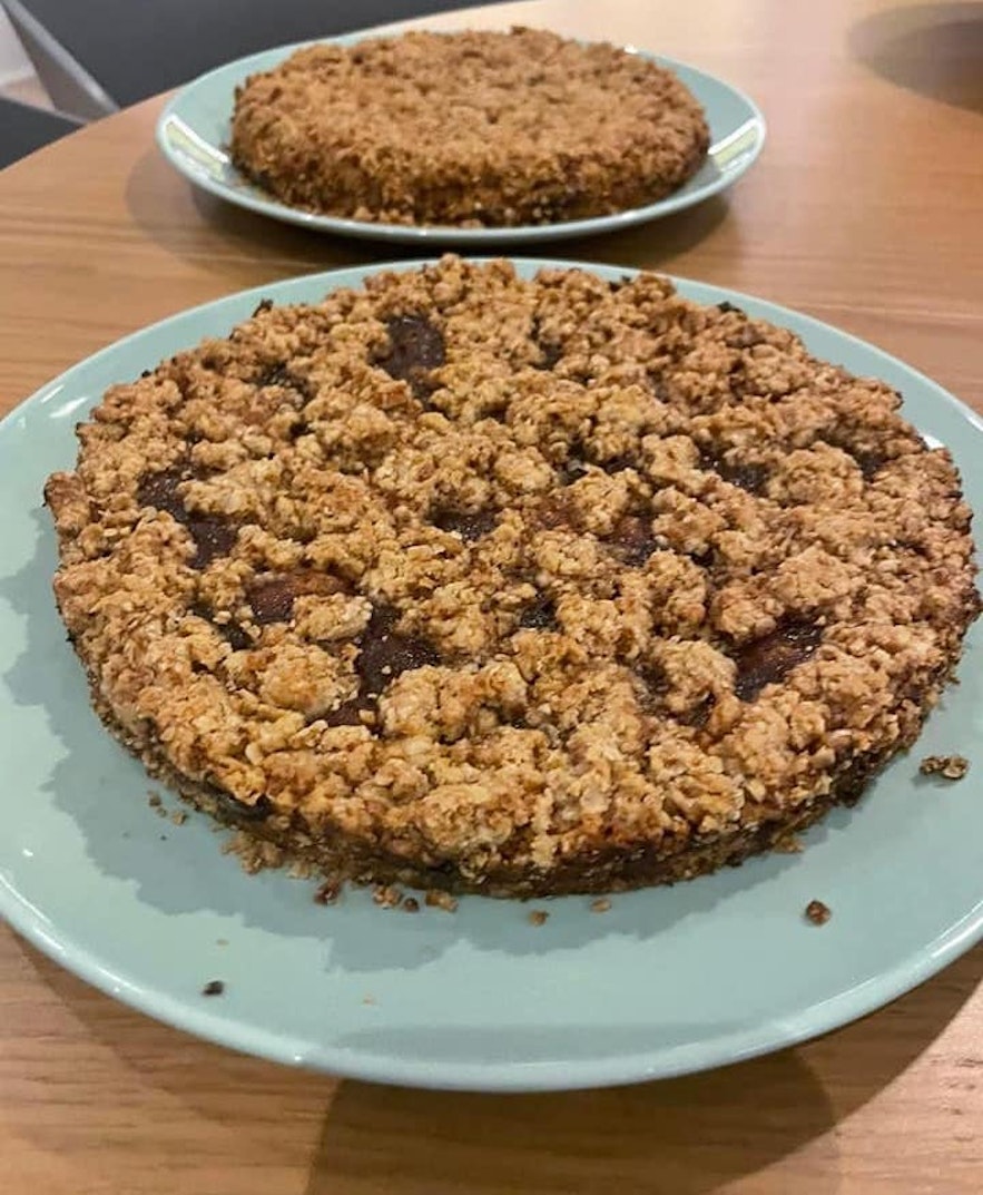 Hjonabandssaela is a delicious oatmeal jam cake in Iceland