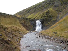 観光情報：Helgufossの滝