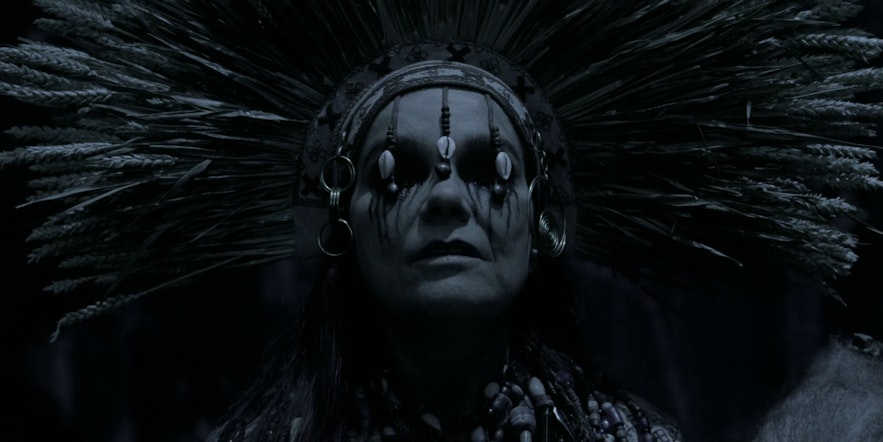 아이슬란드 가수 비요크가 영화 '노스맨'에서 미래를 예견하는 '볼바'로 등장합니다.