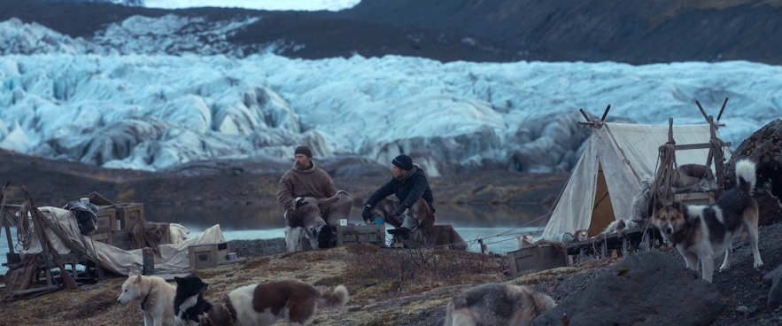 '얼어버린 시간 속에서'는 덴마크의 그린란드 탐험대를 그린 영화로, 대부분 아이슬란드에서 촬영되었습니다.