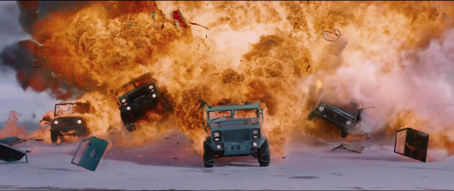 Autos werden auf dem gefrorenen Myvatn-See in Nordisland für den Film Fast & Furious in die Luft gejagt