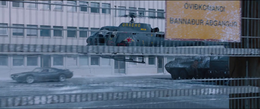영화 '분노의 질주'에서 분리주의 러시아 군사 기지로 묘사되는 곳에 붙은 아이슬란드어 경고 표지판