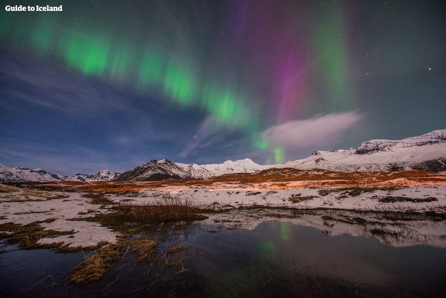 冰岛北极光爆发时变化快，色彩多