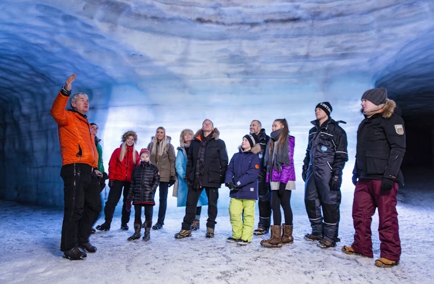빙하 속 투어는 가족단위 여행객에게 완벽한 투어입니다.