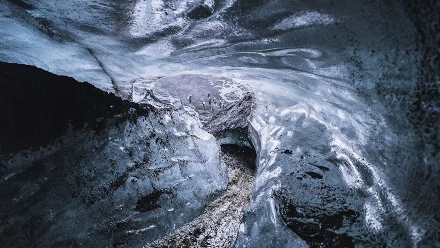 Jaskinia lodowcowa Katla to świetna opcja na południu Islandii.