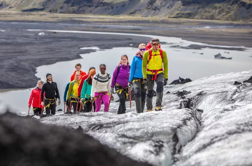 El senderismo por los glaciares es una de las mejores cosas que hacer en Islandia