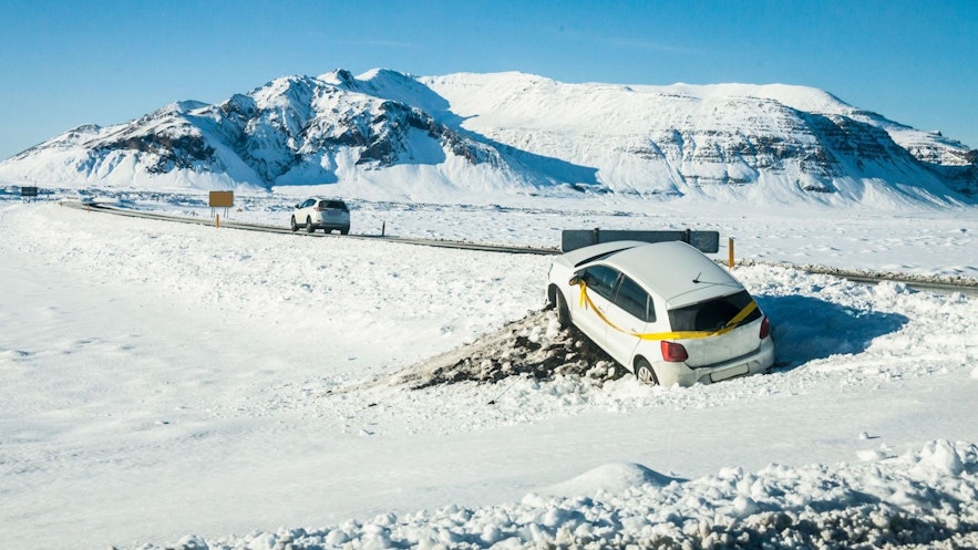 在冰岛温暖的月份，最好租用小型汽车。