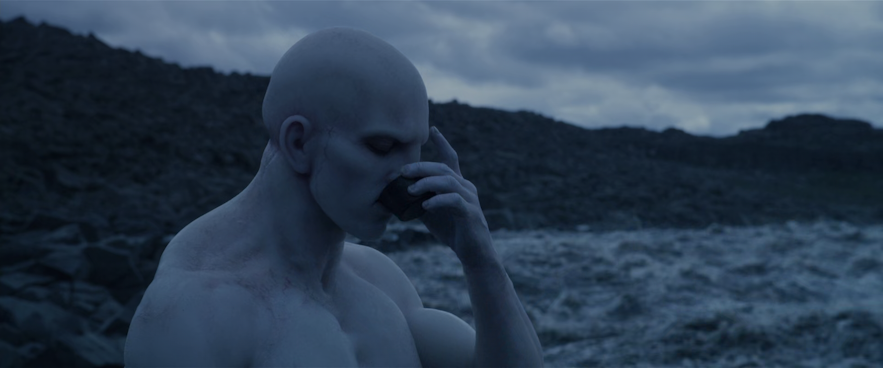 วิศวกรในภาพยนตร์เรื่อง Prometheus ริมน้ำตกเดตติฟอสส์ในประเทศไอซ์แลนด์