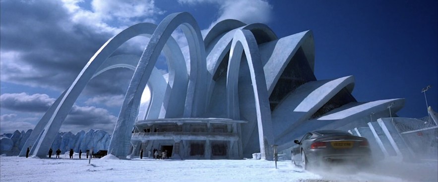 아이슬란드에서 촬영한 '007 어나더데이' 속 악당의 얼음 궁전 기지