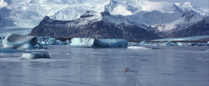 A beginning of a chase scene across the frozen Jokularlon lagoon in the movie Die Another Day
