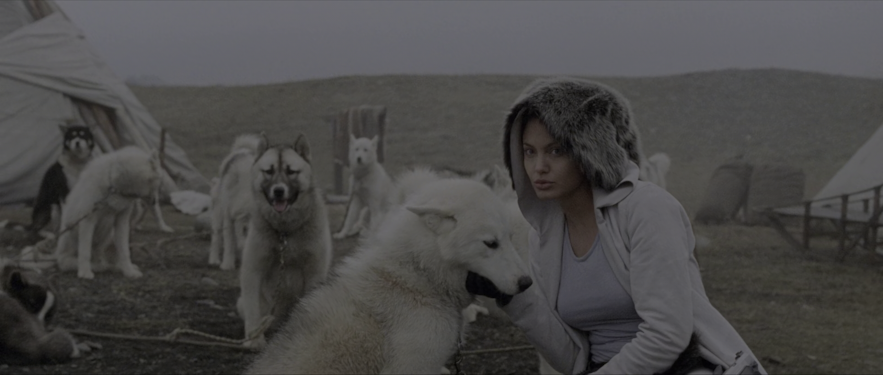 Angelina Jolie als Lara Croft in einer in Island gedrehten Szene