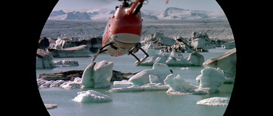 아이슬란드 요쿨살론 빙하 호수의 절경을 담은 '007 뷰 투 어 킬'의 오프닝 장면