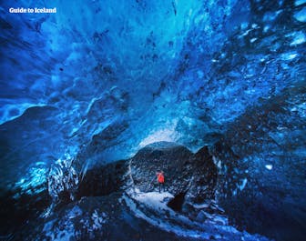 冬限定の体験、スーパーブルーの氷の洞窟