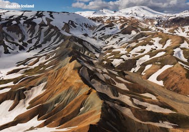 Some mountain passes in the Highlands of Iceland may retain its snowy peaks even in summer.