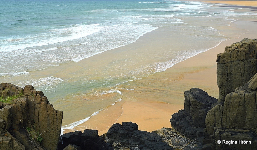 Raudisandur to plaża w regionie Fiordów Zachodnich.