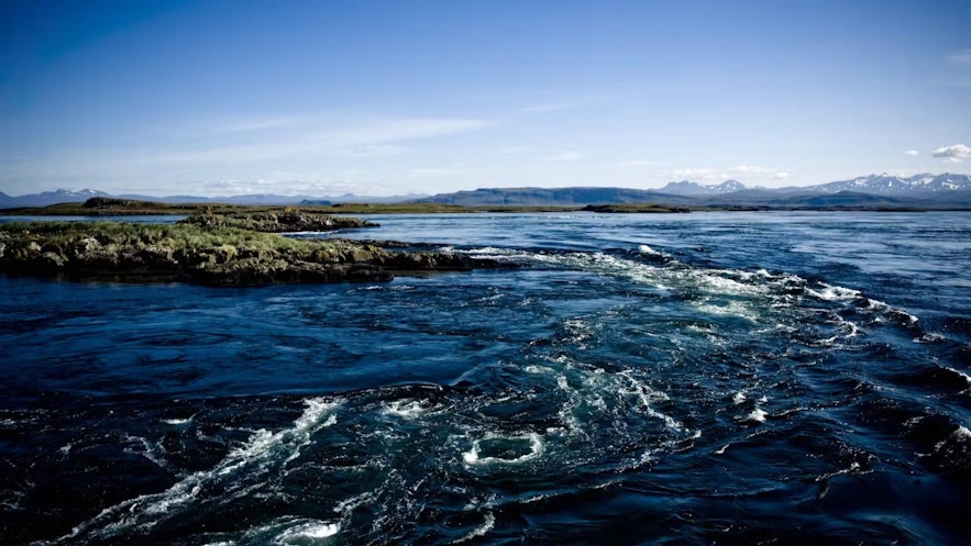 Die Bucht Breidafjördur hat viele reizvolle Inseln und Schären