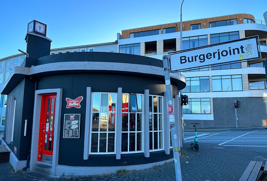 Tommi's Burger Joint ist eine Hamburger-Kette in Island, die leckere Burger serviert
