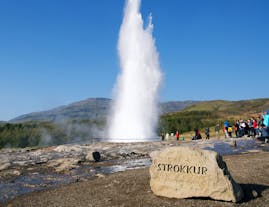 史托克间歇泉（Strokkur）是冰岛黄金圈最活跃的间歇泉。