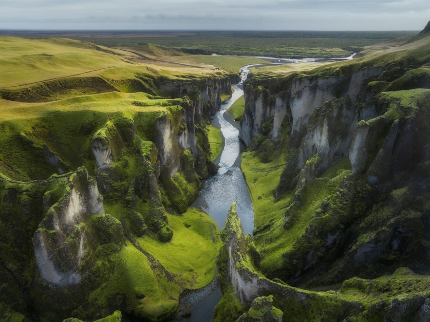 羽毛峡谷（Fjaðrárgljúfur）是冰岛最美的峡谷之一