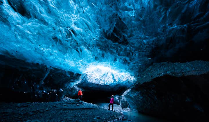 Excursion Défi de 6 heures pour Explorer une Grotte de Glace en Petit Groupe au Vatnajokull avec Transfert depuis Jokulsarlon
