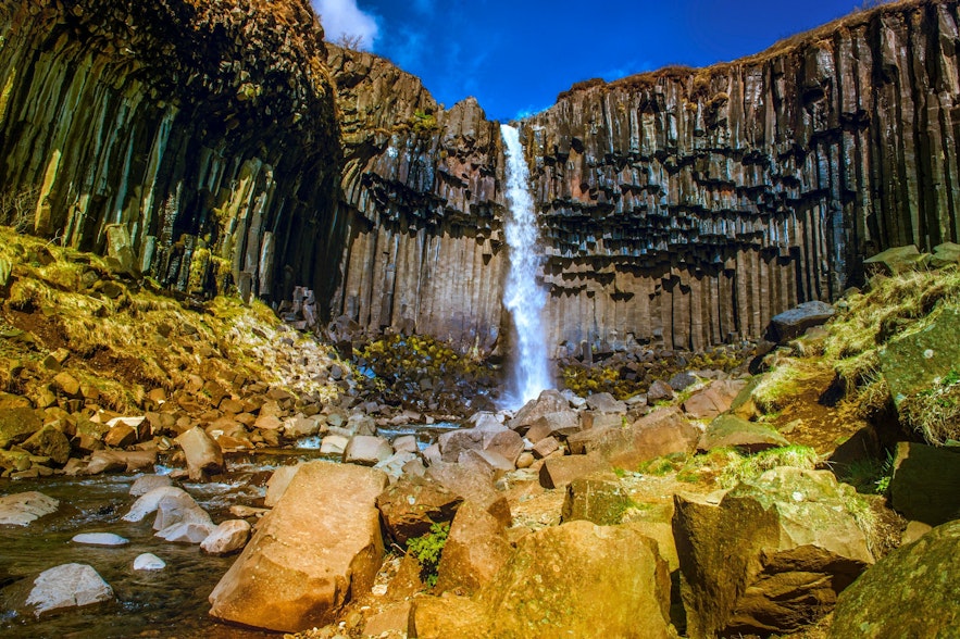 冰岛瓦特纳冰川国家公园内的斯瓦蒂瀑布。