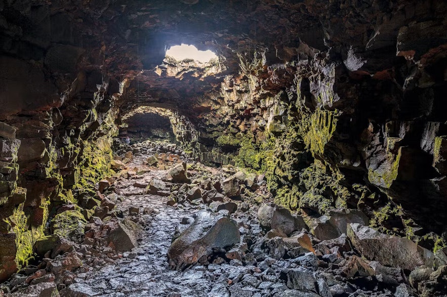 Raufarholshellir ist eine der schönsten Lavahöhlen in Island
