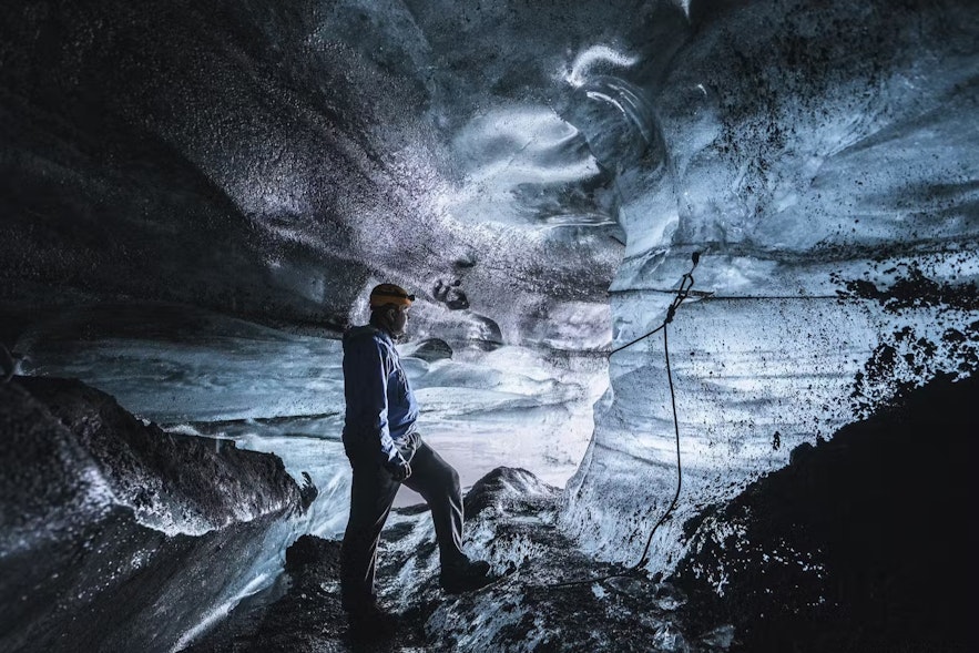 Jaskinię lodowcową Katla można odwiedzać przez cały rok.