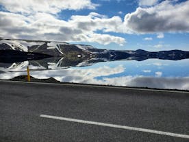 Kleifarvatn lake looks beautiful up close.