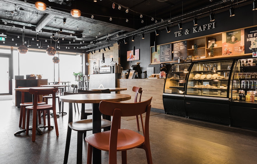 Te og Kaffi is an excellent chain of coffee houses in Iceland, serving great coffee and a wide variety of teas