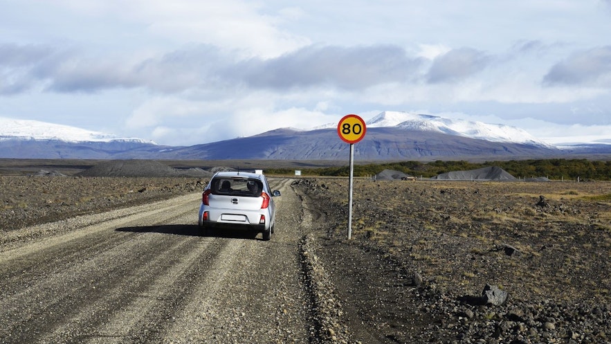 There are many gravel roads in Iceland