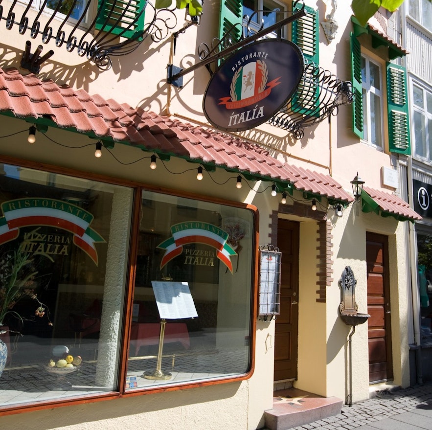 Ítalía是雷克雅未克的一家经典餐厅。