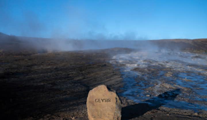 A stone with a 'Geysir' marking indicates the popular geyser's location.