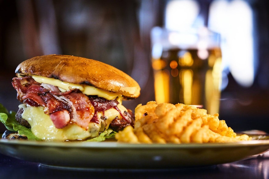 You won't go hungry after having the burger at Sæta Svínið.