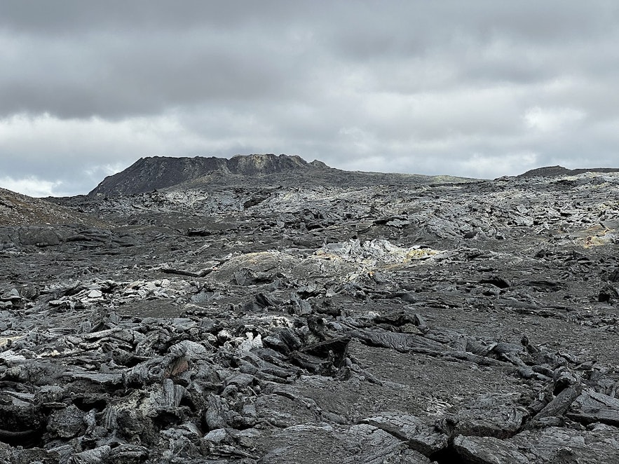 El cráter de la erupción del volcán Fagradalsfjall en 2021, tal y como se ve hoy en día.