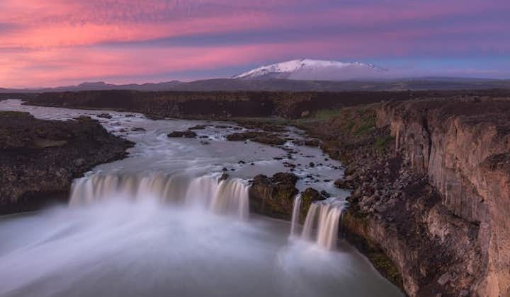 The water of Skogafoss comes from the  Myrdalsjokull glacier.