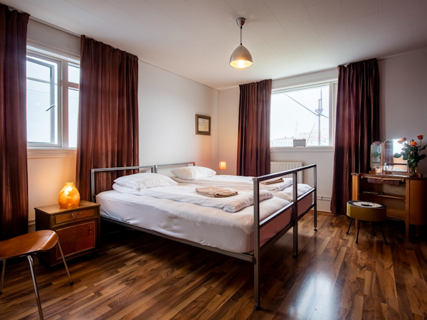 Sjavarborg Guesthouse has a range of spacious rooms.