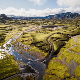 Rivers, mountains, and glaciers are familiar sights on your hike in the Icelandic Highlands.
