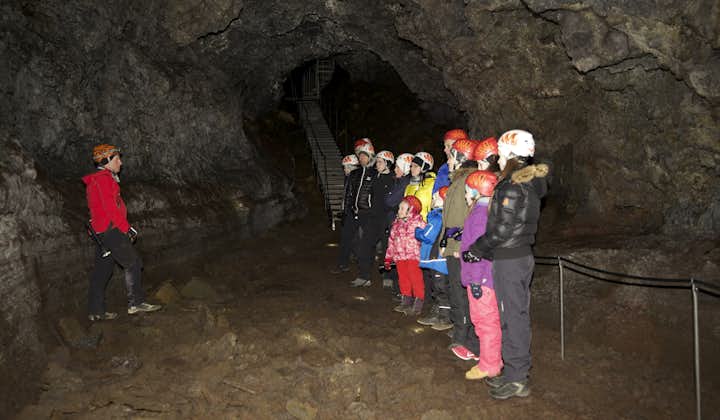 Vatnshellir ist eine 8.000 Jahre alte Lavahöhle auf Islands Snæfellsnes-Halbinsel.